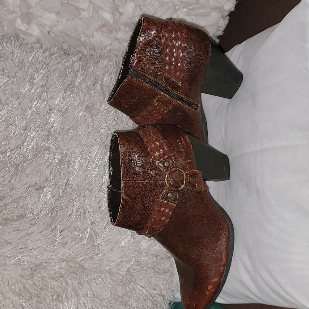 B.O.C Ankle  Boot excellent condition color brown size 9.5